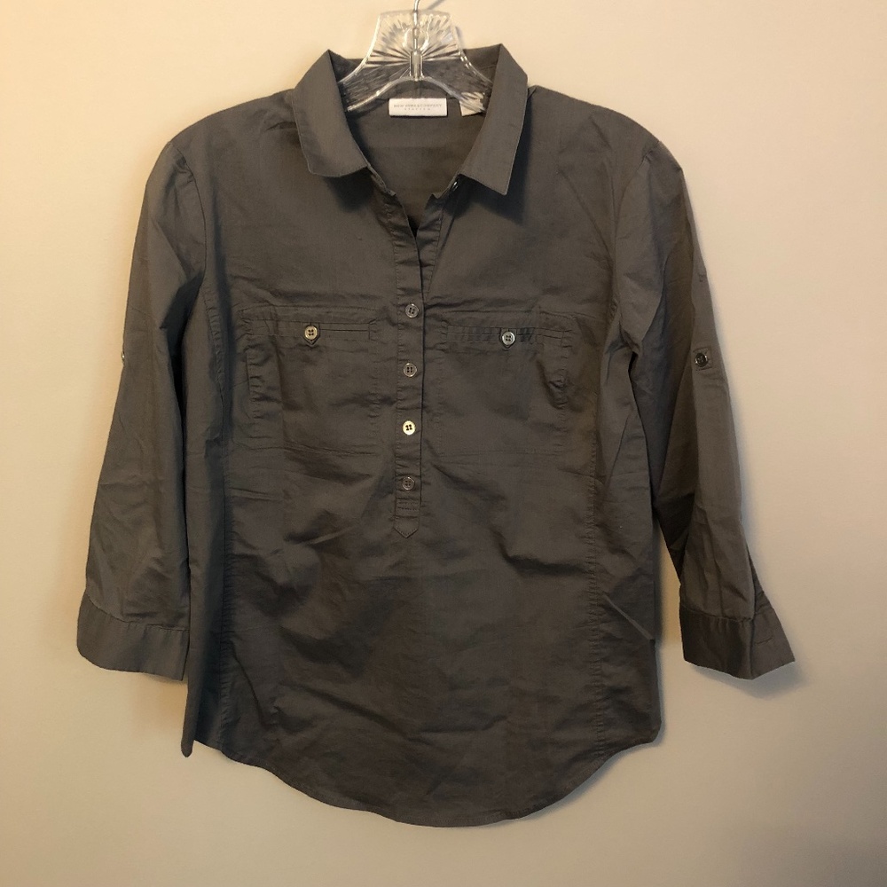 NY&Co Dark Gray Half Button Three Quarter Sleeve Blouse with Pockets Size XS